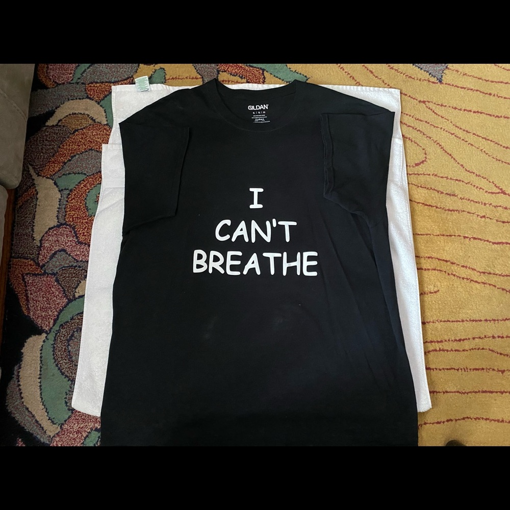 Black graphic “ I can’t breath” tee